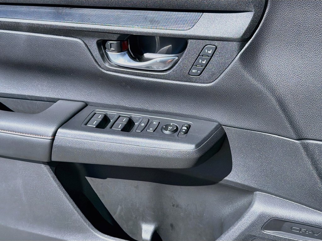 Used 2025 Honda CR-V Sport-L image 28