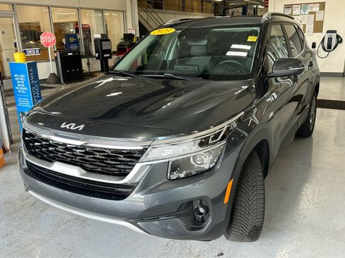 Used 2023 Kia Seltos S w/ Navigation Package AWD/4WD image 5