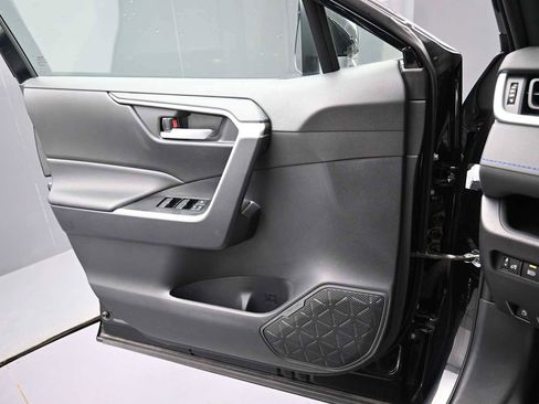 Used 2025 Toyota RAV4 SE w/ Convenience Package AWD/4WD image 12