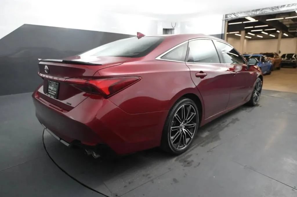 Used 2019 Toyota Avalon XSE w/ All Weather Liner Package FWD image 5