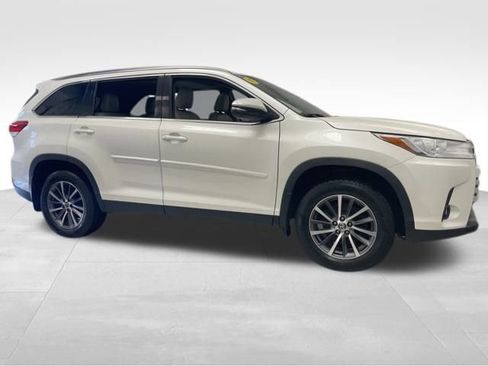 Used 2019 Toyota Highlander XLE image 9