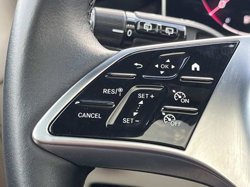 Used 2025 Mercedes-Benz GLC 300 4MATIC image 25