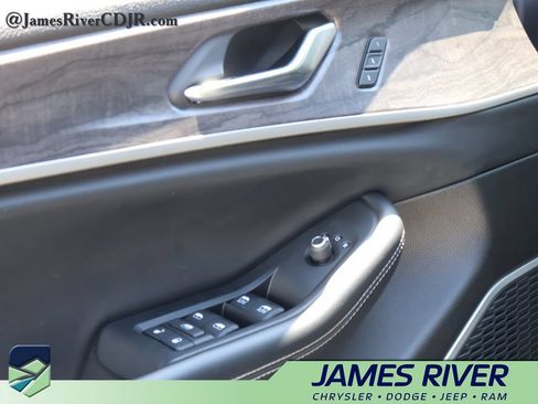 Used 2021 Jeep Grand Cherokee L Limited AWD/4WD image 23