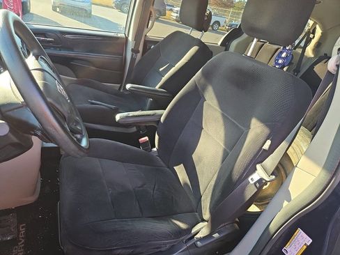 Used 2013 Dodge Grand Caravan American Value Package image 3