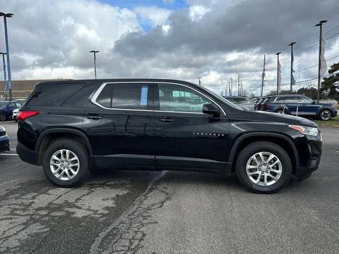 Used 2020 Chevrolet Traverse LS image 2