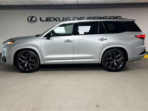 New 2026 Lexus TX 500h AWD image 4