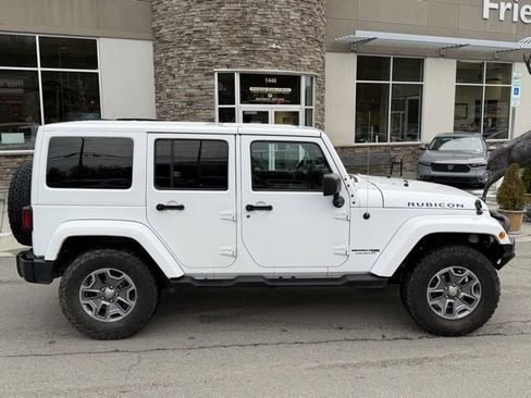 Used 2018 Jeep Wrangler Unlimited Rubicon w/ Connectivity Group image 4