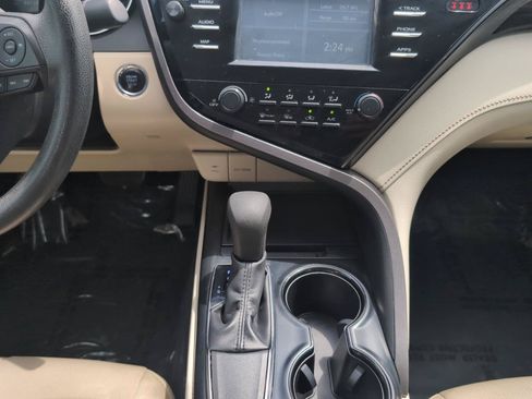 Used 2019 Toyota Camry LE w/ Convenience Package FWD image 14