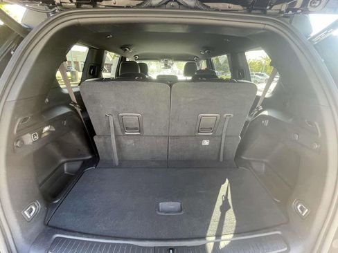 Used 2024 Jeep Grand Cherokee L Laredo image 10