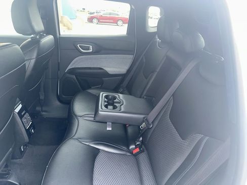 Used 2024 Jeep Compass Latitude AWD/4WD image 3