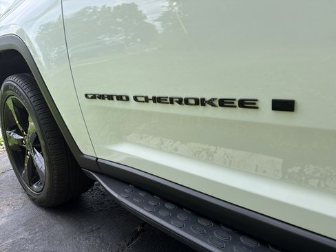 Certified 2025 Jeep Grand Cherokee L Limited w/ Black Appearance Package AWD/4WD image 40