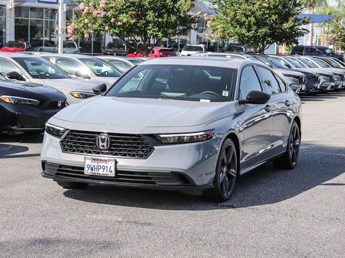 Used 2025 Honda Accord Sport image 3