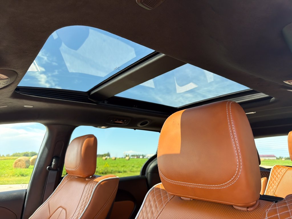 Used 2024 Chrysler Pacifica Pinnacle FWD image 4