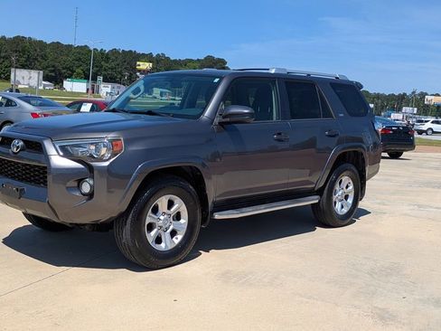 Used 2016 Toyota 4Runner SR5 RWD image 4