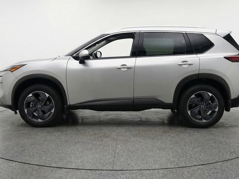 Used 2025 Nissan Rogue SV AWD/4WD image 5