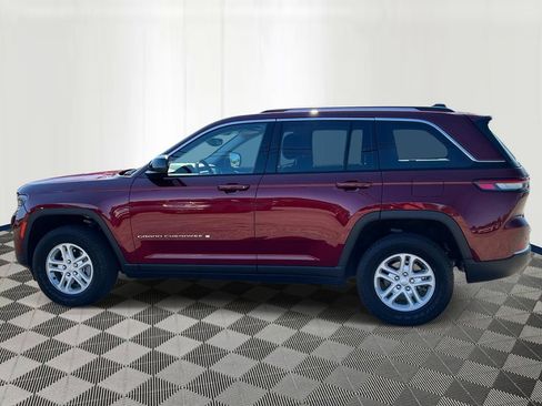 Used 2023 Jeep Grand Cherokee Laredo w/ Luxury Tech Group I AWD/4WD image 2