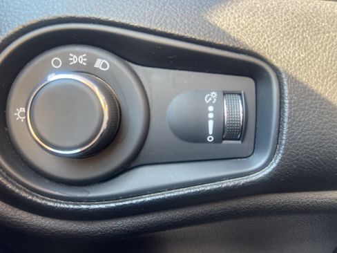 Used 2018 Jeep Renegade Sport w/ Power & Air Group AWD/4WD image 19