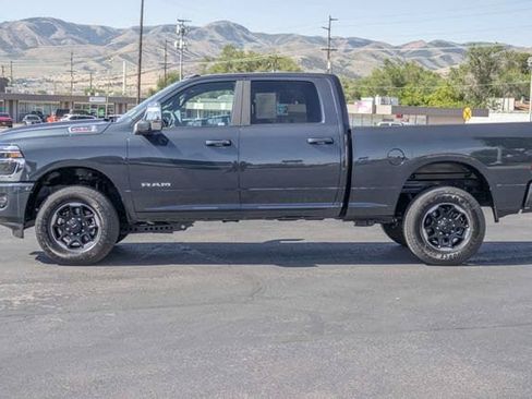 Used 2026 RAM 2500 Laramie AWD/4WD image 3