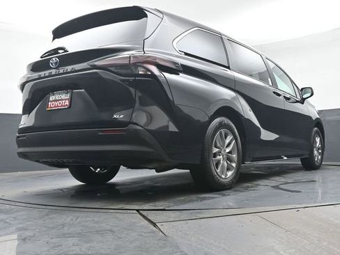 Certified 2025 Toyota Sienna XLE image 42