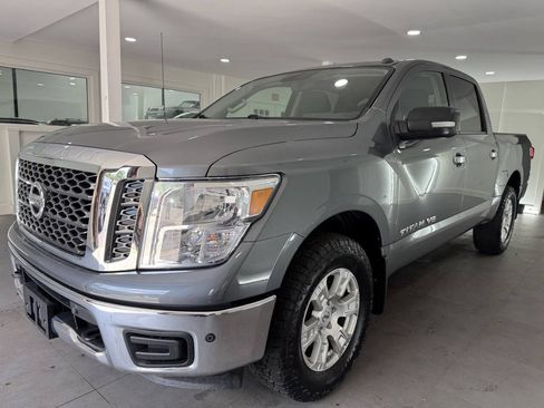 Used 2018 Nissan Titan SV w/ SV Convenience Package AWD/4WD image 1