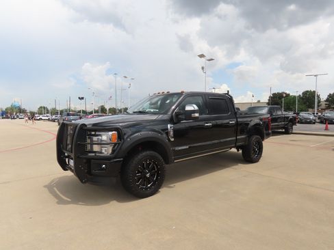 Used 2017 Ford F250 Platinum AWD/4WD image 2