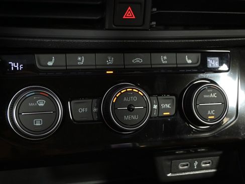 Used 2024 Volkswagen Jetta SEL image 28