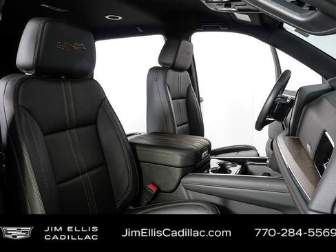 Used 2025 Chevrolet Tahoe High Country RWD image 23