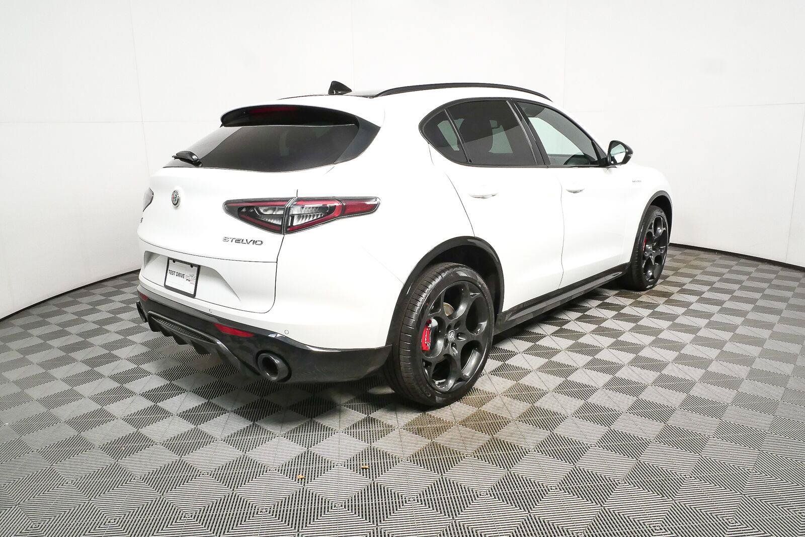 New 2026 Alfa Romeo Stelvio Sprint AWD/4WD image 30