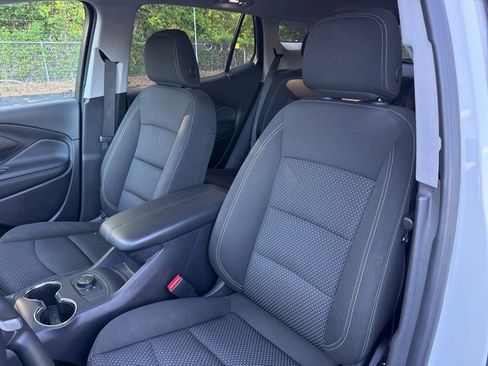 Used 2024 GMC Terrain SLE image 10