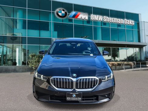 Used 2026 BMW 530i xDrive w/ Premium Package AWD/4WD image 2