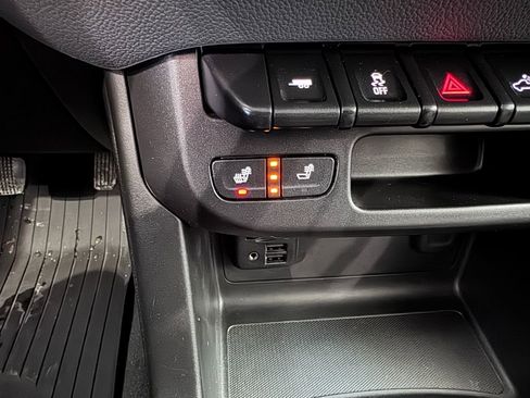 Used 2021 Chevrolet Colorado Z71 w/ Z71 Midnight Edition image 22