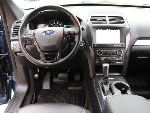 Used 2017 Ford Explorer XLT w/ Equipment Group 202A AWD/4WD image 17