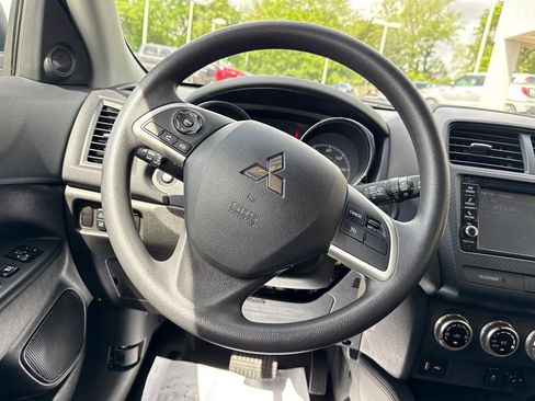 Used 2025 Mitsubishi Outlander Sport ES AWD/4WD image 14