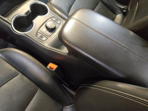 Used 2022 GMC Terrain SLT image 26