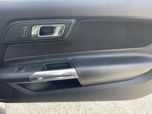 Used 2016 Ford Mustang Coupe RWD image 10