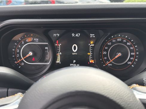 Used 2024 Jeep Wrangler Unlimited Sahara w/ Technology Group AWD/4WD image 27