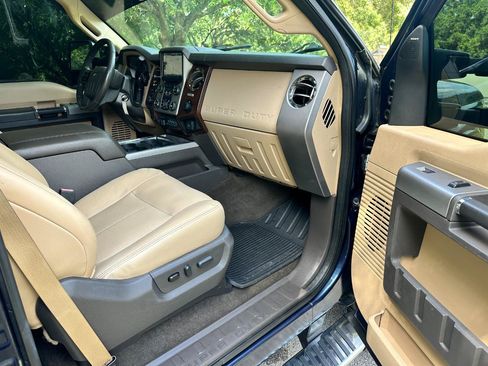 Used 2015 Ford F250 Lariat w/ Lariat Ultimate Package AWD/4WD image 28