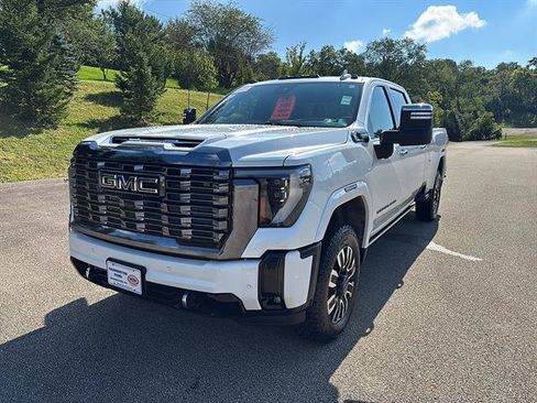 Used 2025 GMC Sierra 3500 Denali Ultimate AWD/4WD image 8