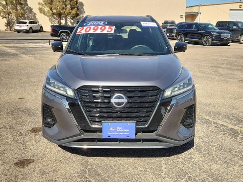 Used 2024 Nissan Kicks SR image 2