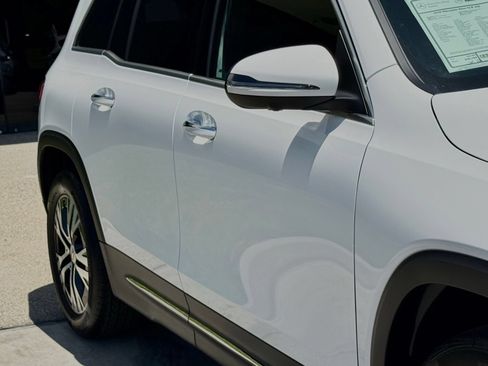 Used 2026 Mercedes-Benz GLB 250 image 9