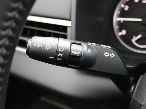 New 2025 Mitsubishi Outlander SE image 29