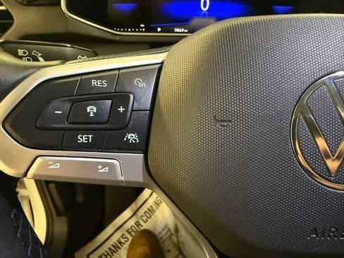 Used 2025 Volkswagen Taos SE image 30