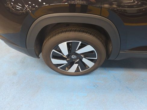 Used 2025 Volkswagen Atlas Cross Sport SE FWD image 6
