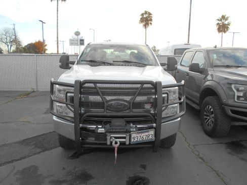 Used 2022 Ford F250 4x4 Crew Cab Super Duty image 2