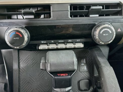 Used 2025 Toyota Tacoma TRD Sport AWD/4WD image 23