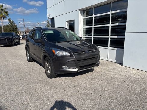 Used 2016 Ford Escape SE w/ Equipment Group 201A image 1