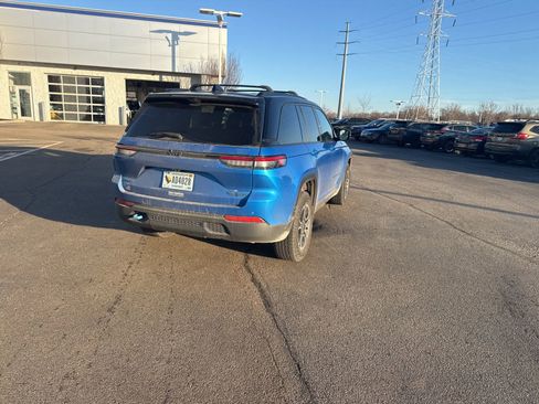 Used 2022 Jeep Grand Cherokee Trailhawk w/ Luxury Tech Group III image 16