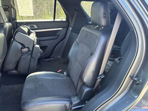 Used 2018 Ford Explorer XLT w/ Equipment Group 202A image 22