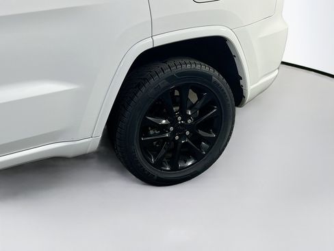 Used 2022 Jeep Grand Cherokee Laredo X image 30