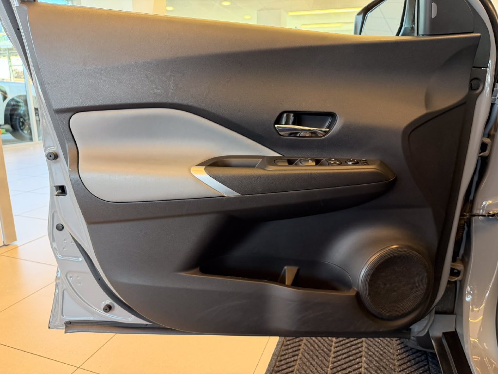 Used 2021 Nissan Kicks SR w/ SR Premium Package FWD image 14